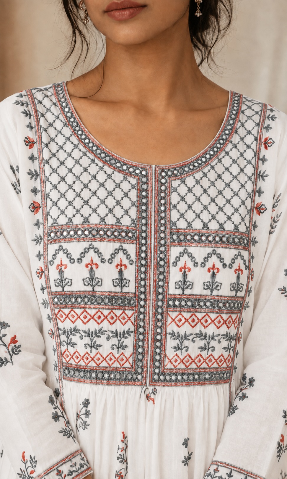 White Floral Embroidered Cotton Chudidar Set view 3